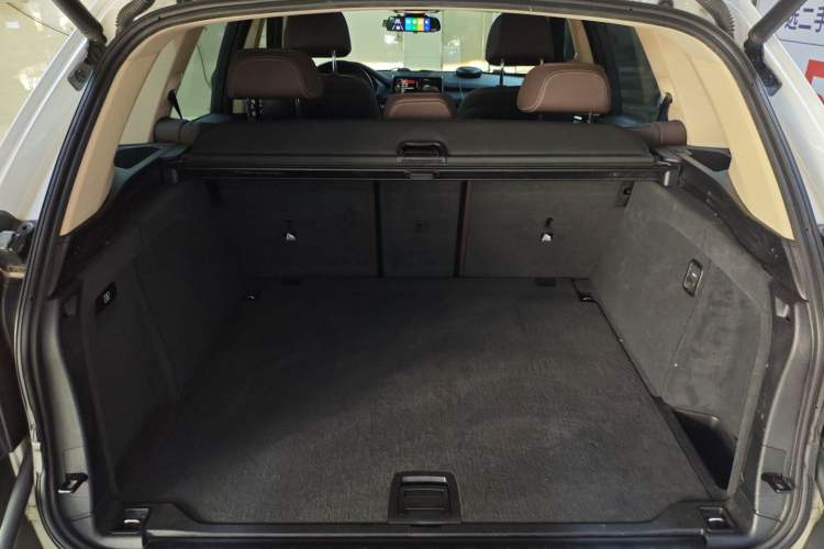 Used BMW X5 2015 xDrive28i Trunk