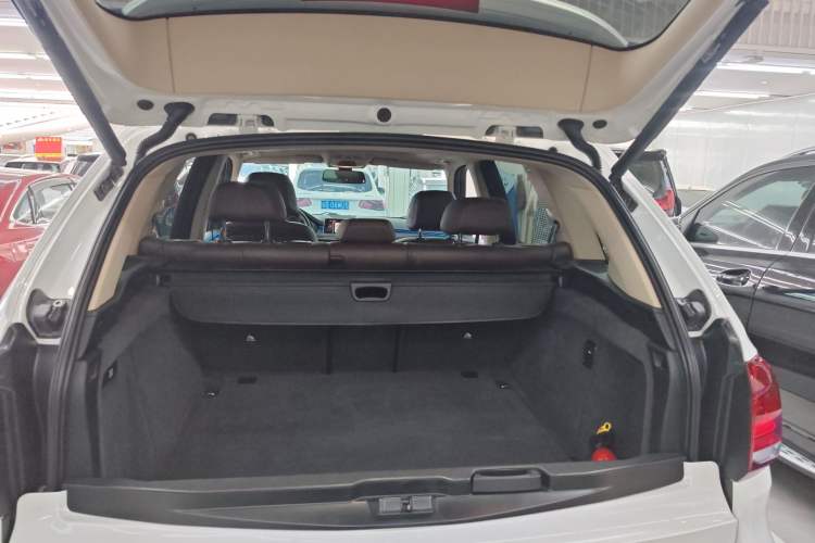 Used BMW X5 2015 xDrive28i Trunk