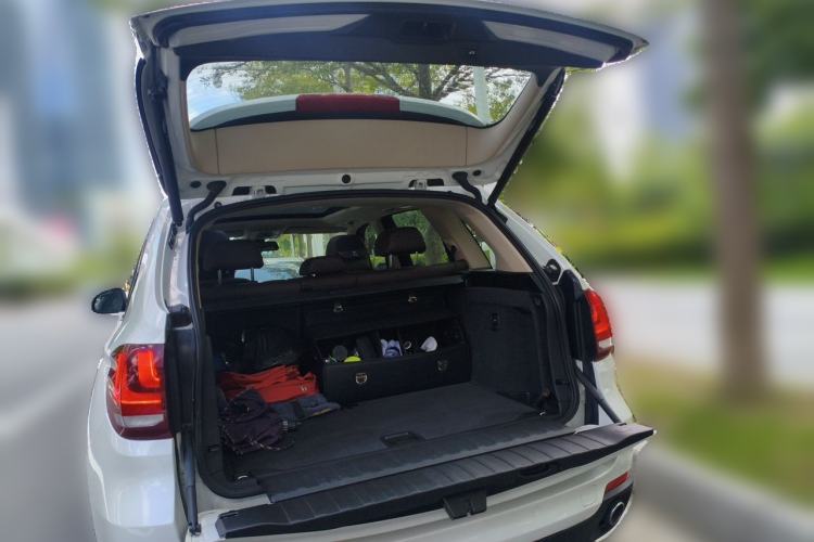 Used BMW X5 2015 xDrive28i Trunk