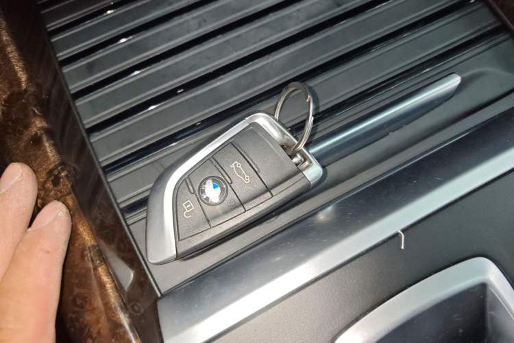 Used BMW X5 2015 xDrive28i Vehicle Key