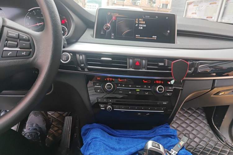 Used BMW X5  Audio And AC Panel
