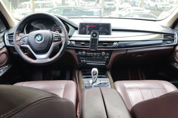 Used BMW X5  Center Console