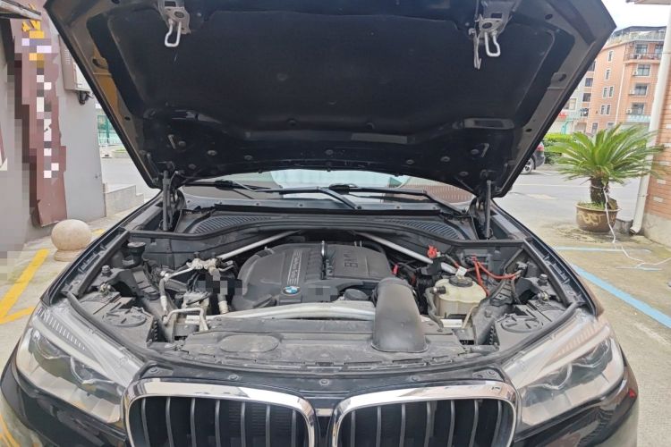 Used BMW X5  Engine Bay