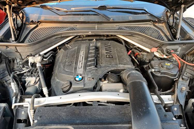 Used BMW X5 2016 xDrive35i parallel import Engine Bay