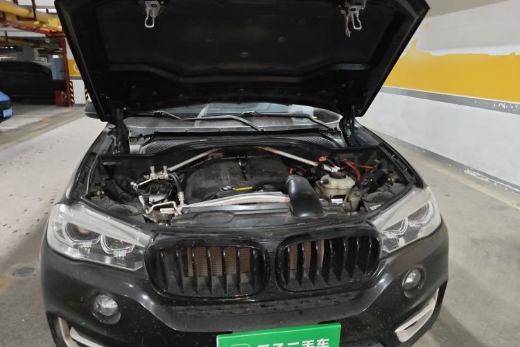 Used BMW X5  Engine Bay
