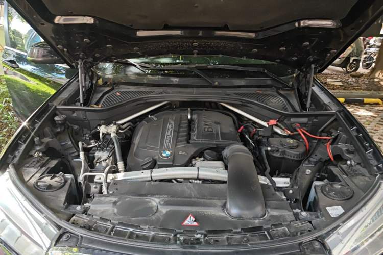 Used BMW X5  Engine Bay