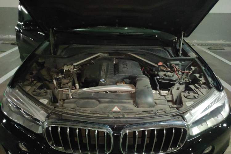 Used BMW X5  Engine Bay