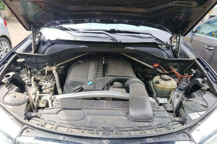 Used BMW X5  Engine Bay