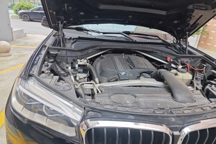 Used BMW X5  Engine Bay Right