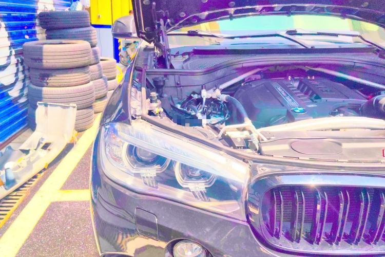 Used BMW X5  Engine Bay Right