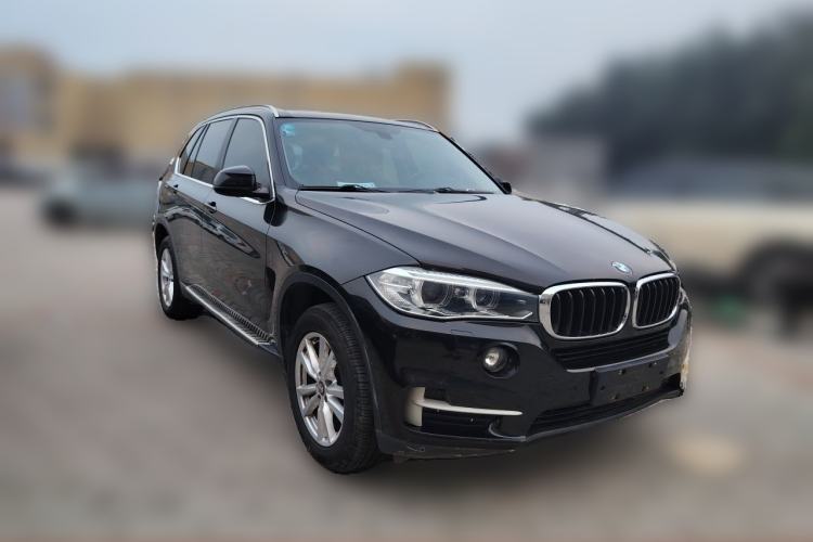 Used BMW X5  Front Right 45 Deg