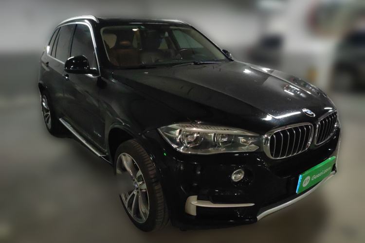 Used BMW X5  Front Right 45 Deg