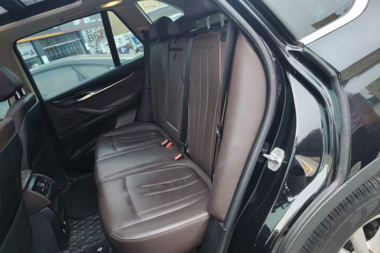 Used BMW X5  Left Rear Seat