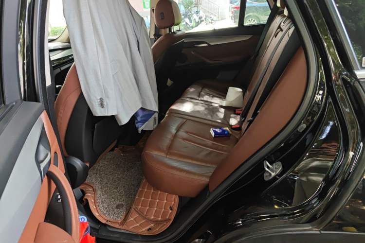 Used BMW X5  Left Rear Seat