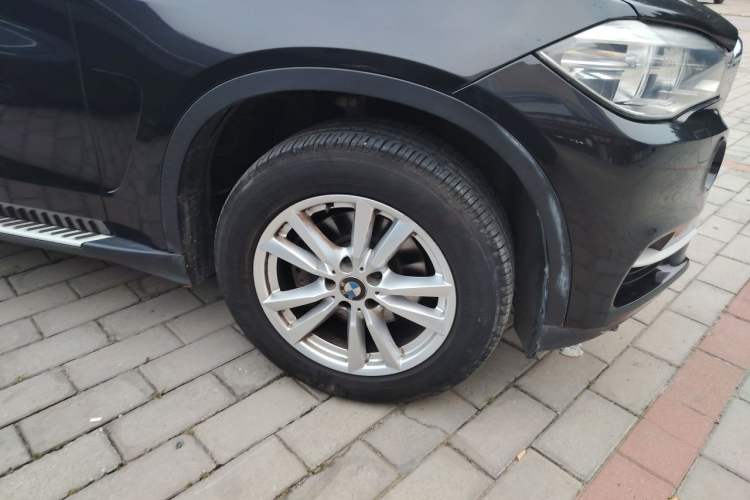 Used BMW X5  Right Front Wheel Hub