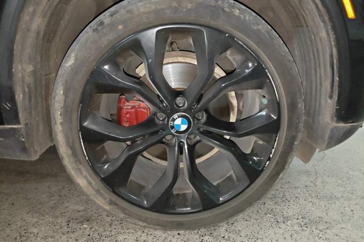 Used BMW X5  Right Front Wheel Hub