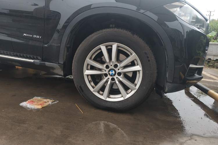 Used BMW X5 2016 xDrive35i Base Model Middle East Right Front Wheel Hub