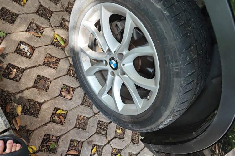 Used BMW X5  Right Front Wheel Hub