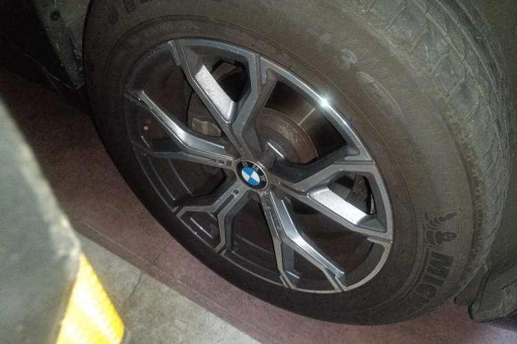 Used BMW X5  Right Front Wheel Hub