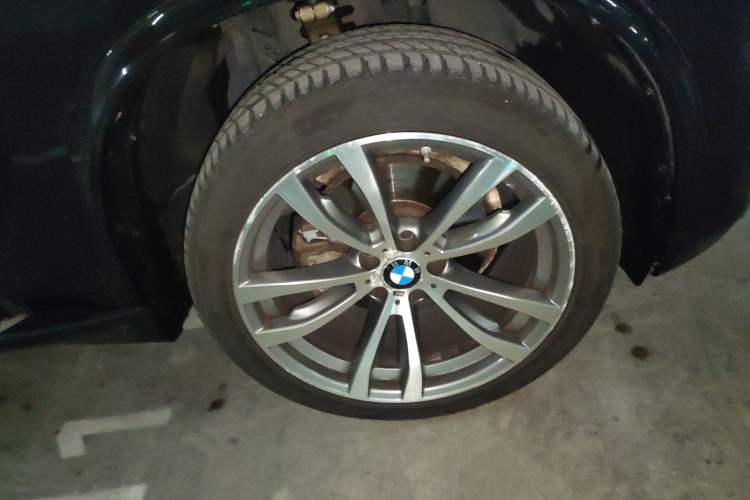 Used BMW X5  Right Front Wheel Hub