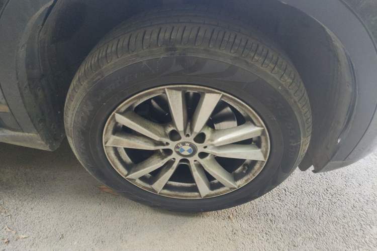 Used BMW X5  Right Front Wheel Hub