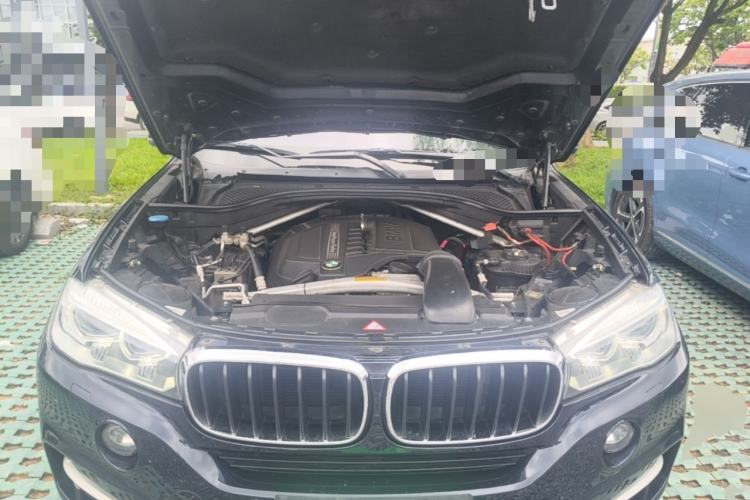Used BMW X5  Engine Bay