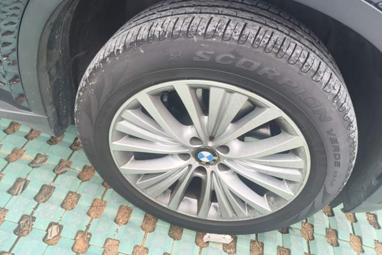 Used BMW X5  Right Front Wheel Hub