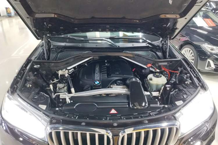 Used BMW X5 2016 xDrive35i parallel import Engine Bay