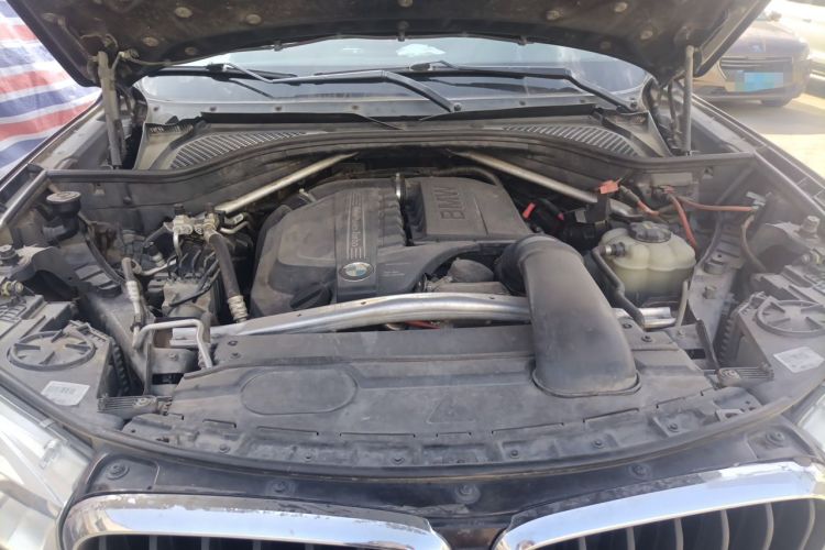 Used BMW X5  Engine Bay