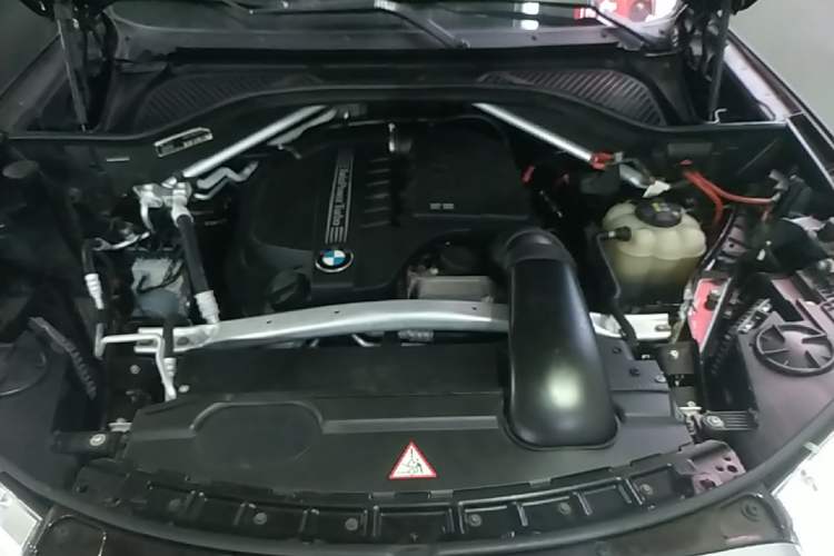 Used BMW X5 2016 xDrive35i parallel import Engine Bay