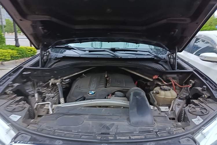 Used BMW X5 2016 xDrive35i parallel import Engine Bay