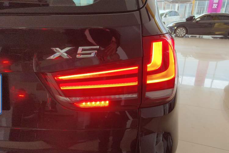 Used BMW X5 2016 xDrive35i Base Model Middle East Exterior 3