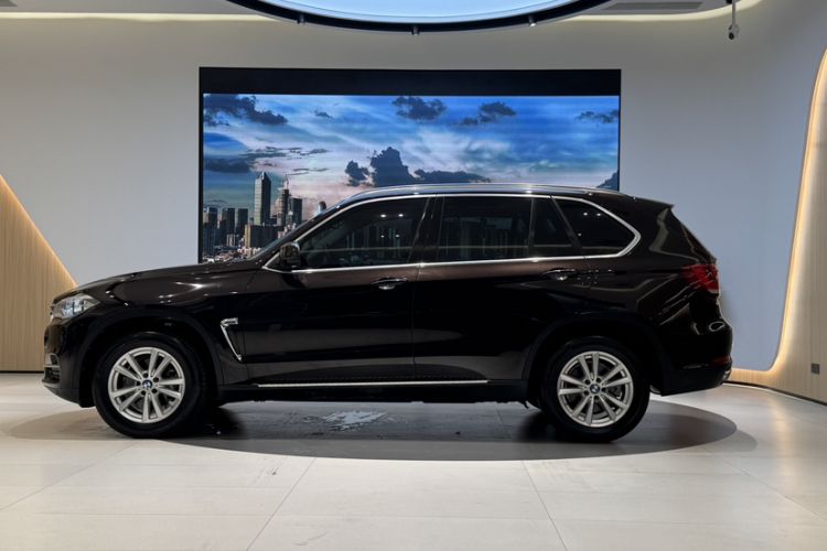 Used BMW X5 2016 xDrive35i Base Model Middle East Exterior 4
