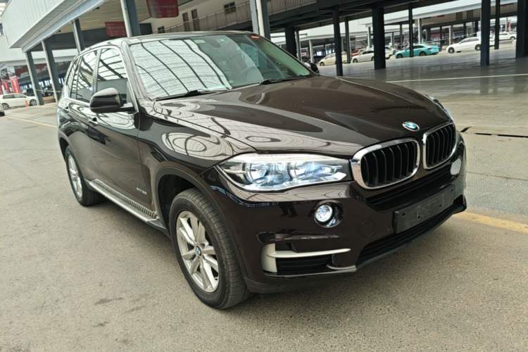 Used BMW X5 2016 xDrive35i Base Model Middle East Front Right 45 Deg