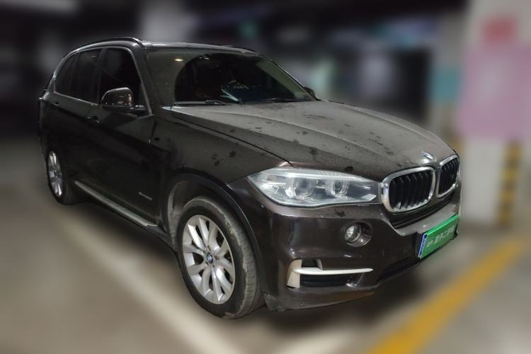 Used BMW X5  Front Right 45 Deg