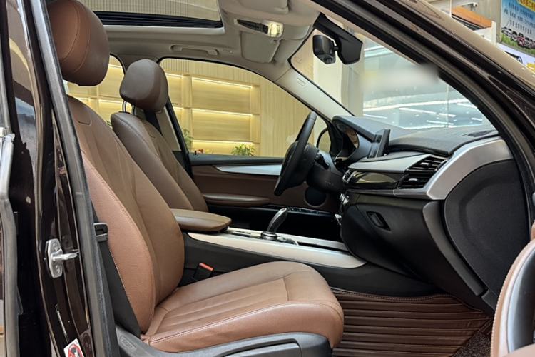 Used BMW X5 2016 xDrive35i Base Model Middle East Interior 10