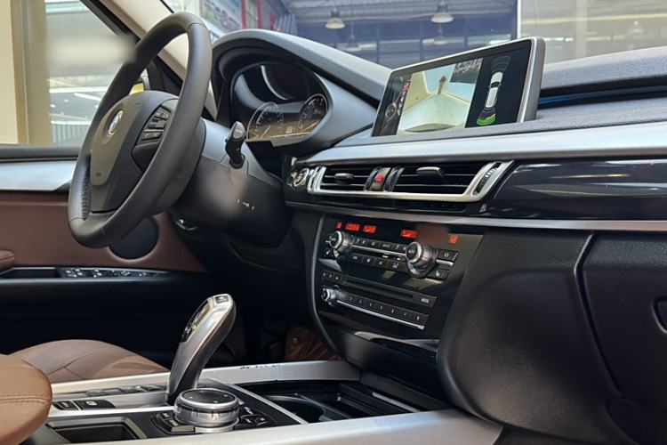 Used BMW X5 2016 xDrive35i Base Model Middle East Interior 13