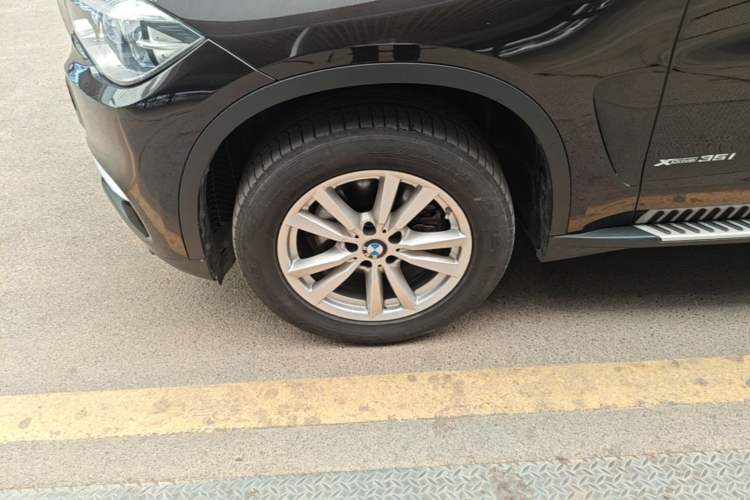 Used BMW X5 2016 xDrive35i Base Model Middle East Left Front Wheel Hub