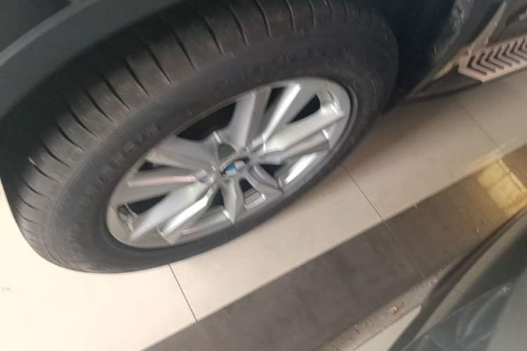 Used BMW X5 2016 xDrive35i Base Model Middle East Left Front Wheel Hub