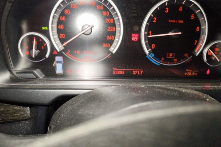 Used BMW X5  Odometer Close Up