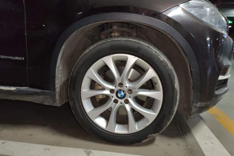 Used BMW X5  Right Front Wheel Hub