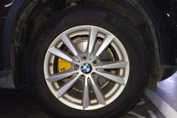 Used BMW X5  Right Front Wheel Hub