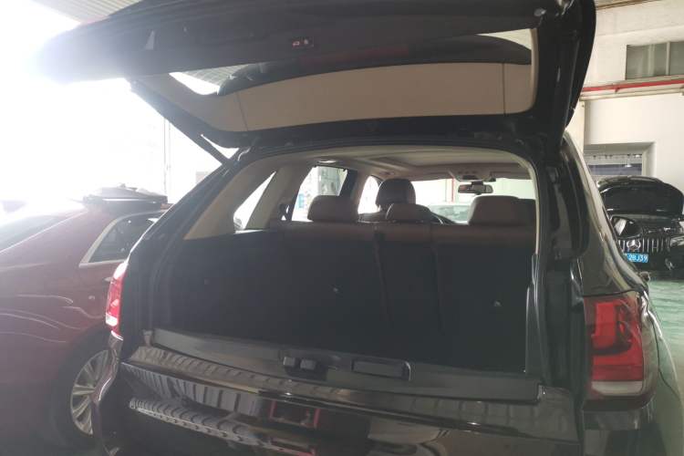 Used BMW X5 2016 xDrive35i parallel import Trunk
