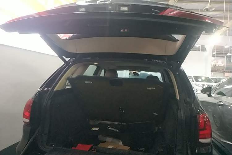 Used BMW X5 2016 xDrive35i parallel import Trunk
