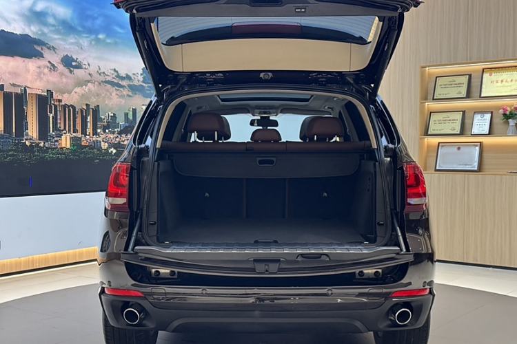 Used BMW X5 2016 xDrive35i Base Model Middle East Trunk