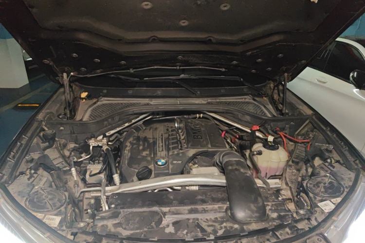 Used BMW X5  Engine Bay