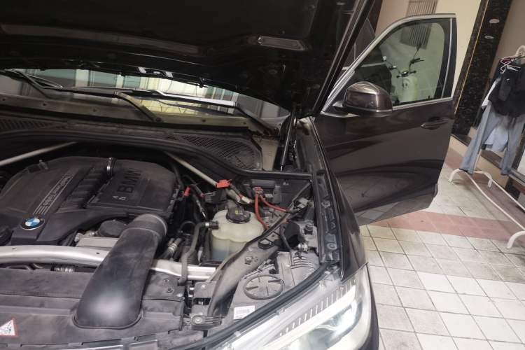Used BMW X5  Engine Bay Left