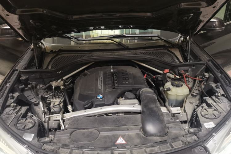 Used BMW X5  Engine Bay