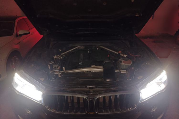 Used BMW X5  Engine Bay