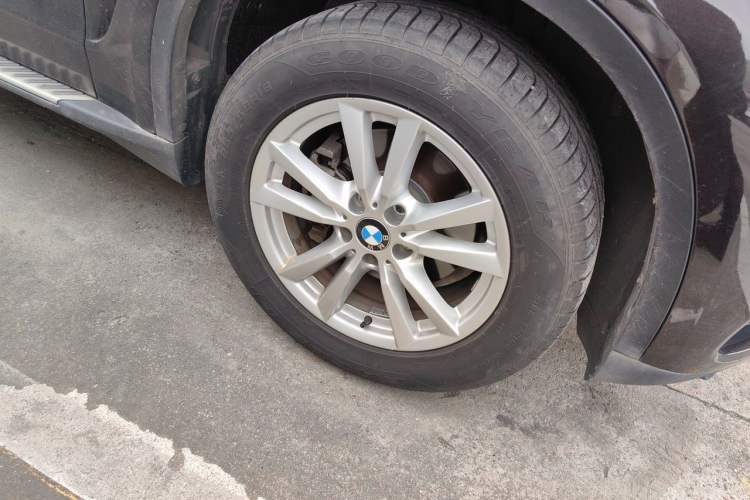 Used BMW X5  Right Front Wheel Hub